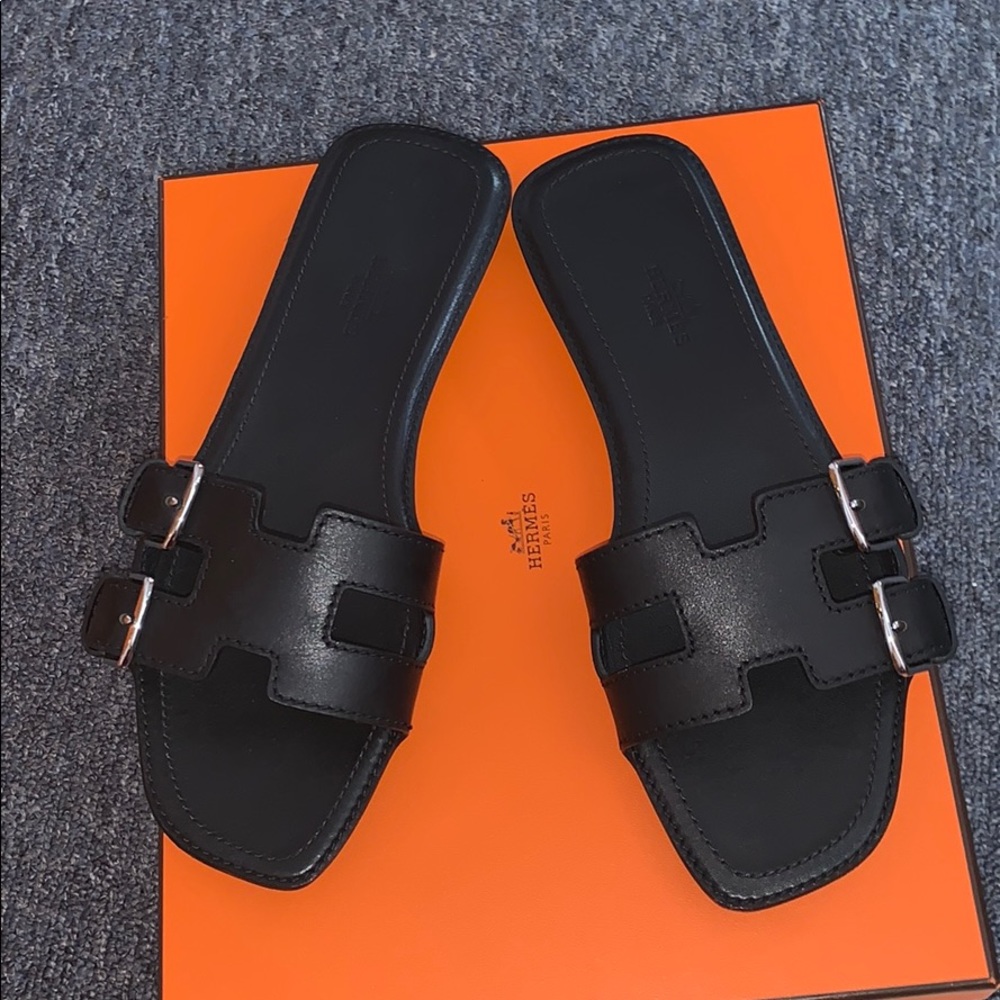2x Host pick Hermès Oran remake calfskin mules